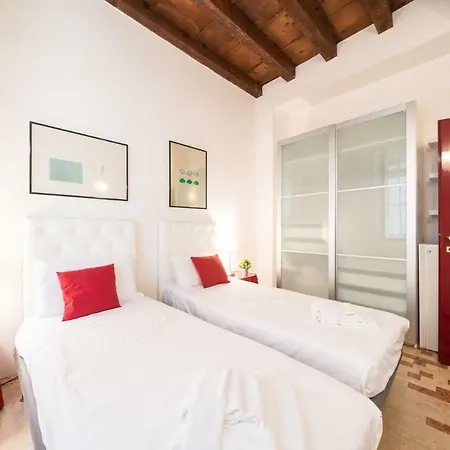 Bright - Borsari Historical Apartament